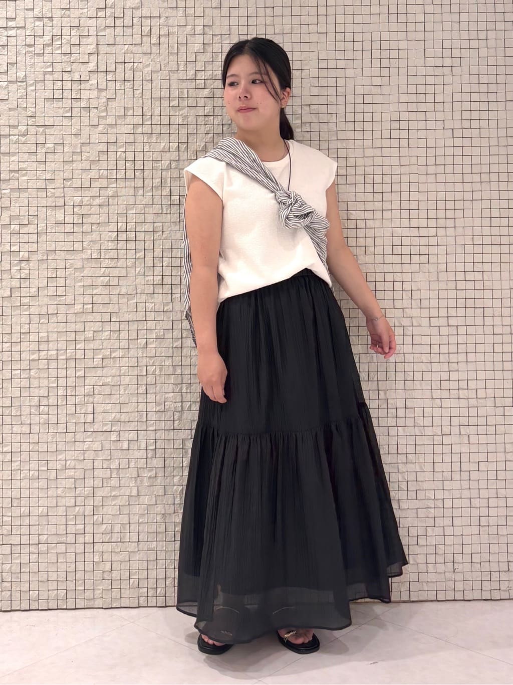 MEGUMIさんの「INDIVI｜【2点セット／着回し◎】ノースリーブ＆ティアードスカート カセット服」を使ったコーディネート