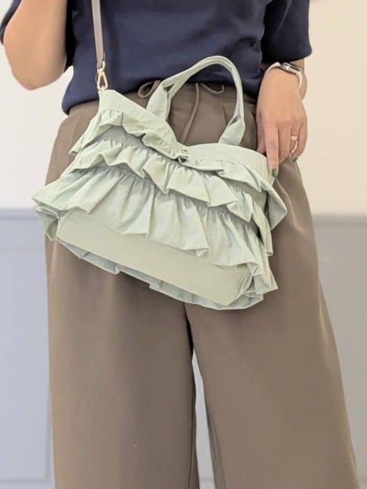 じゃんみなさんの「grove｜【撥水】ティアード2WAYトート」を使ったコーディネート