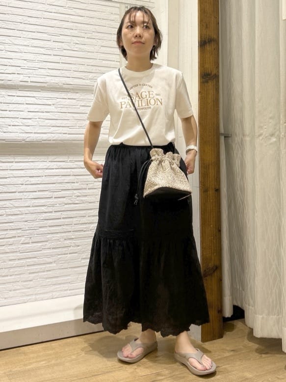 ga_riさんの「THE SHOP TK｜カレッジ＆フォトプリントTシャツ【洗濯機OK】」を使ったコーディネート