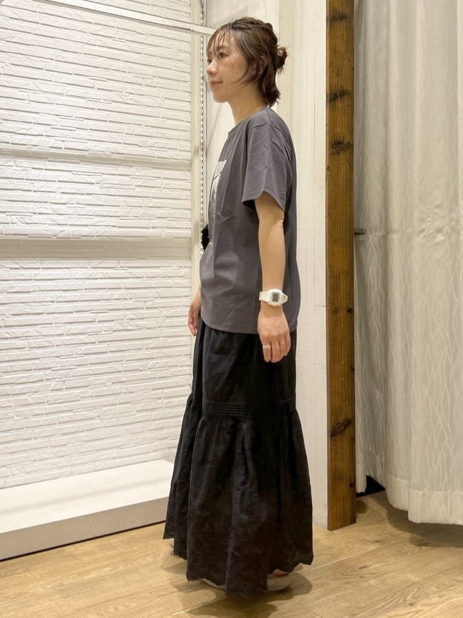 ga_riさんの「THE SHOP TK｜カレッジ＆フォトプリントTシャツ【洗濯機OK】」を使ったコーディネート