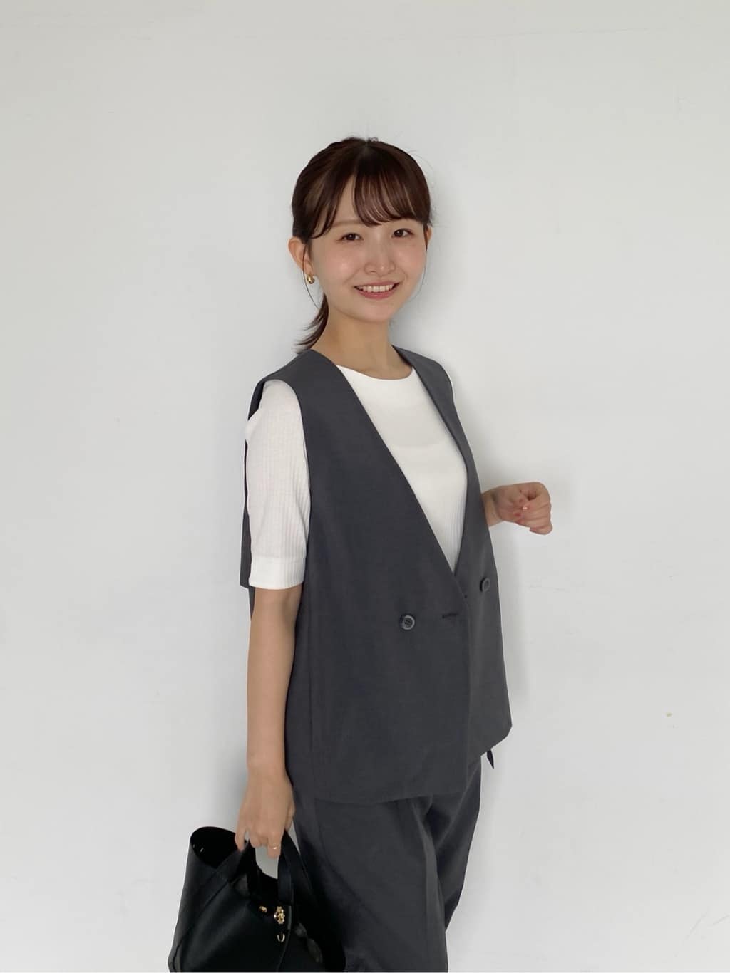 みさかさんの「index｜バックフリルデザインジレ／セットアップ可【洗濯機洗い可／接触冷感／吸水速乾／ストレッチ】」を使ったコーディネート
