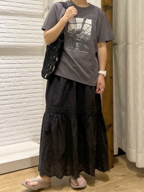 ga_riさんの「THE SHOP TK｜カレッジ＆フォトプリントTシャツ【洗濯機OK】」を使ったコーディネート