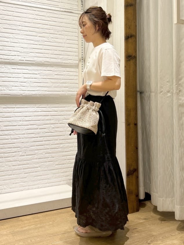ga_riさんの「THE SHOP TK｜カレッジ＆フォトプリントTシャツ【洗濯機OK】」を使ったコーディネート