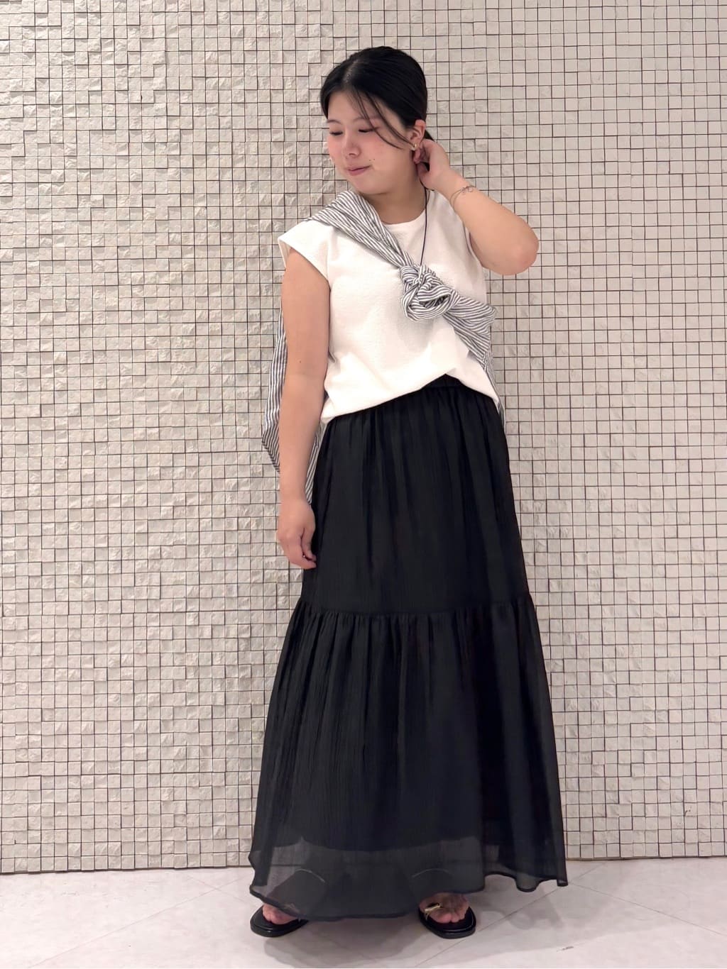 MEGUMIさんの「INDIVI｜【2点セット／着回し◎】ノースリーブ＆ティアードスカート カセット服」を使ったコーディネート
