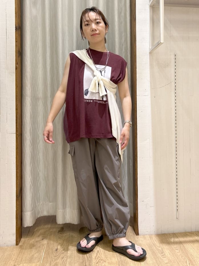 ga_riさんの「THE SHOP TK｜異素材切替フォトプリントTシャツ【洗える】」を使ったコーディネート