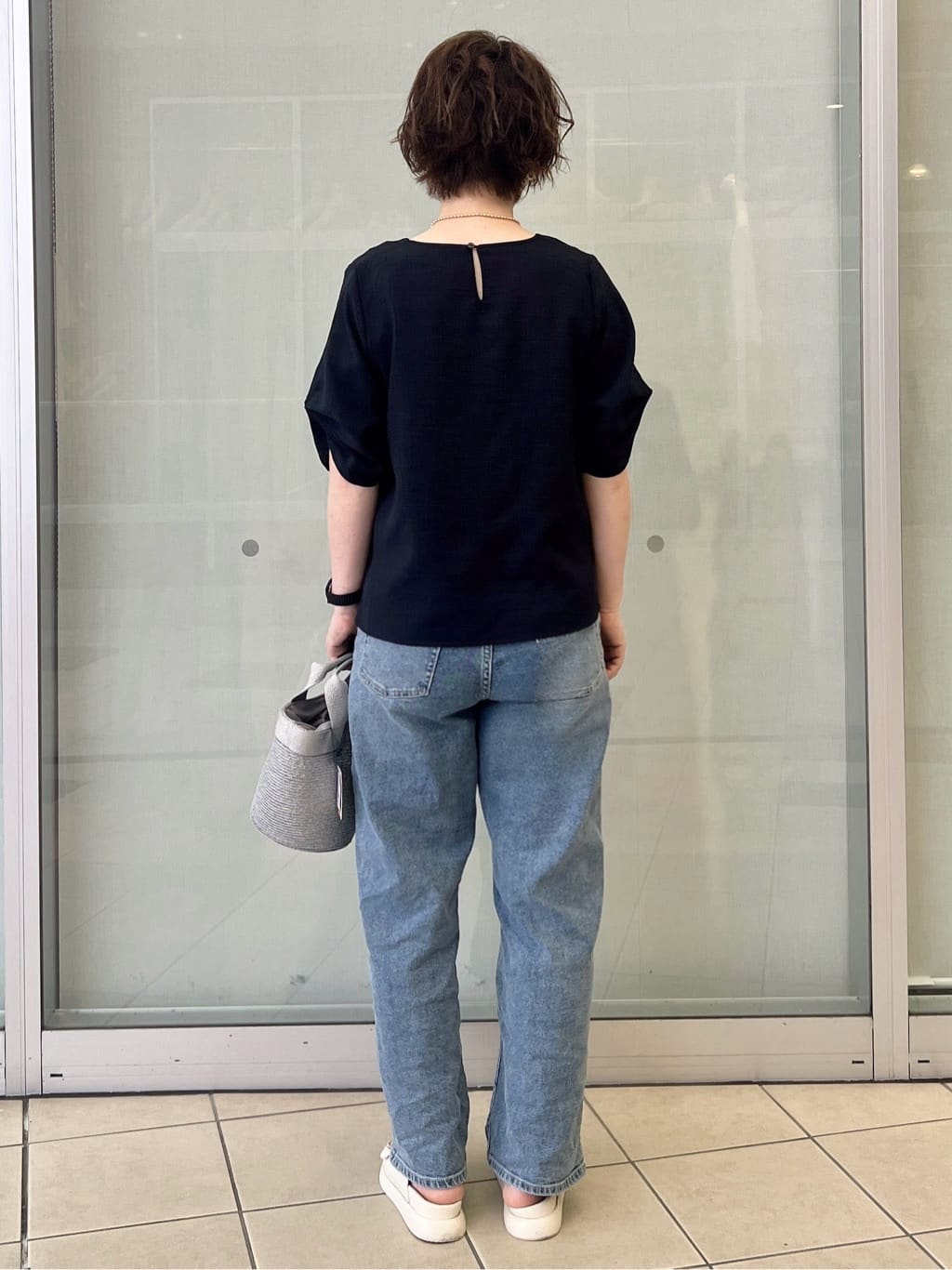 yo-koさんの「OPAQUE.CLIP｜リネンライクキーネックタックスリーブブラウス【洗濯機洗い可／吸水速乾／接触冷感】」を使ったコーディネート