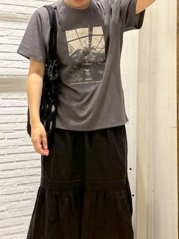 ga_riさんの「THE SHOP TK｜カレッジ＆フォトプリントTシャツ【洗濯機OK】」を使ったコーディネート