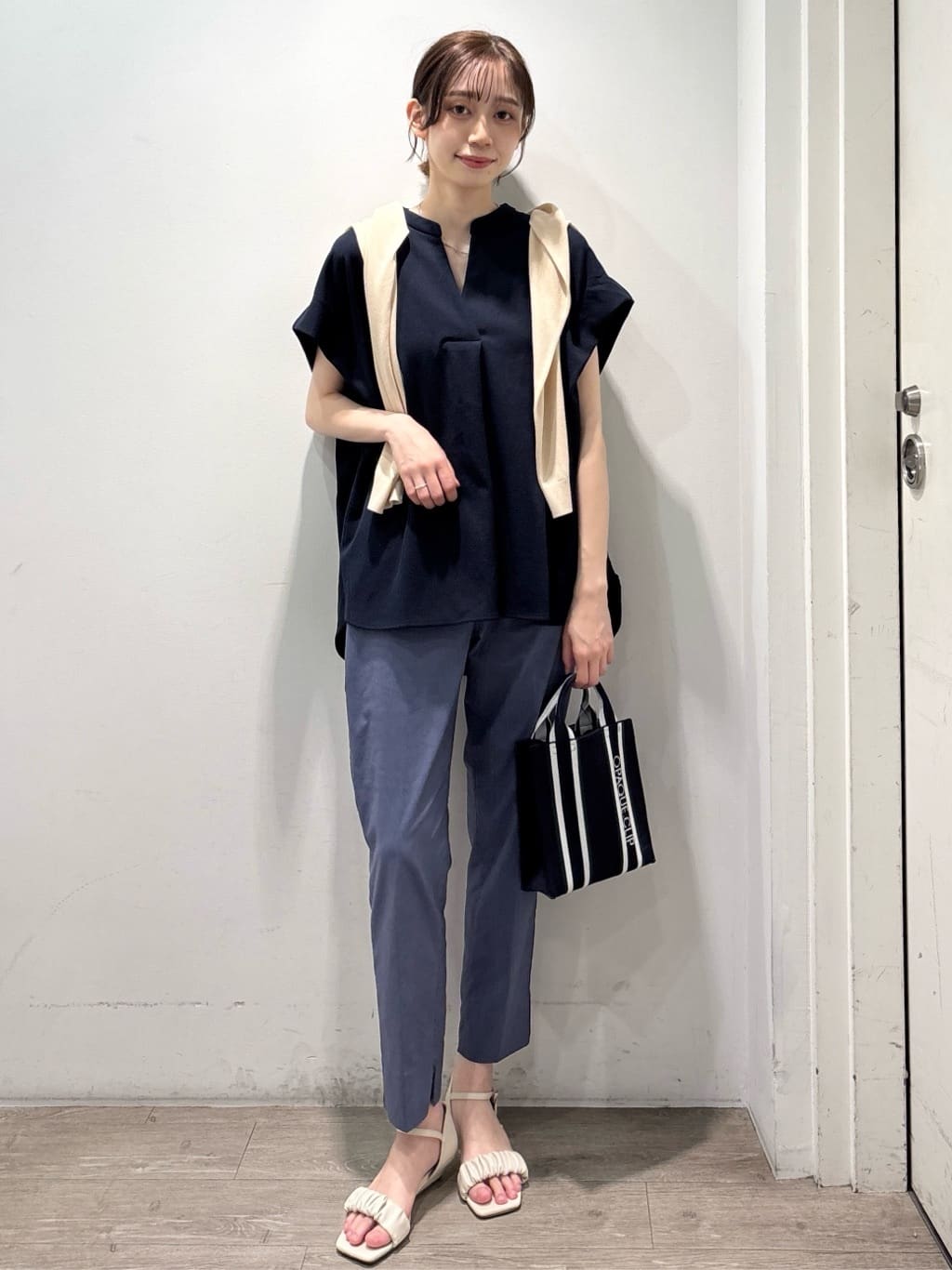 ぶまりんさんの「OPAQUE.CLIP｜麻混ハイストレッチイージースティックパンツ【洗濯機洗い可】」を使ったコーディネート