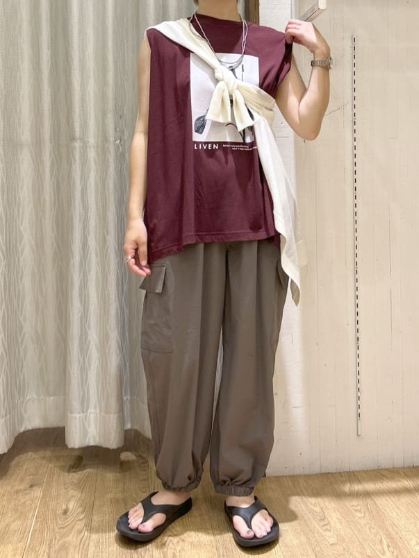 ga_riさんの「THE SHOP TK｜異素材切替フォトプリントTシャツ【洗える】」を使ったコーディネート