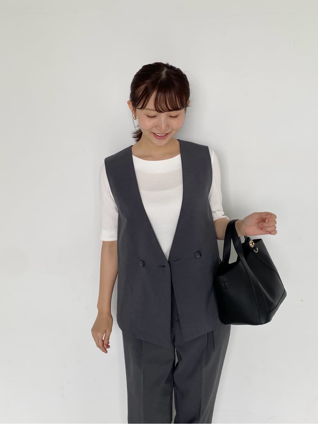 みさかさんの「index｜バックフリルデザインジレ／セットアップ可【洗濯機洗い可／接触冷感／吸水速乾／ストレッチ】」を使ったコーディネート