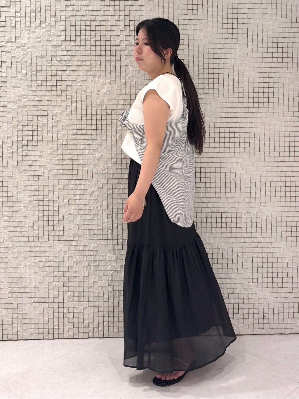 MEGUMIさんの「INDIVI｜【2点セット／着回し◎】ノースリーブ＆ティアードスカート カセット服」を使ったコーディネート