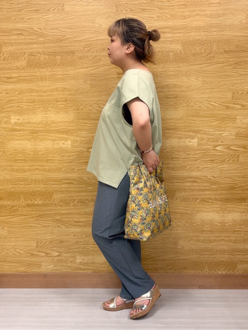 ぁむさんの「SHOO･LA･RUE｜【洗える/S-LL/体型カバー】レース使いが華やか フレンチスリーブコットンTシャツ」を使ったコーディネート