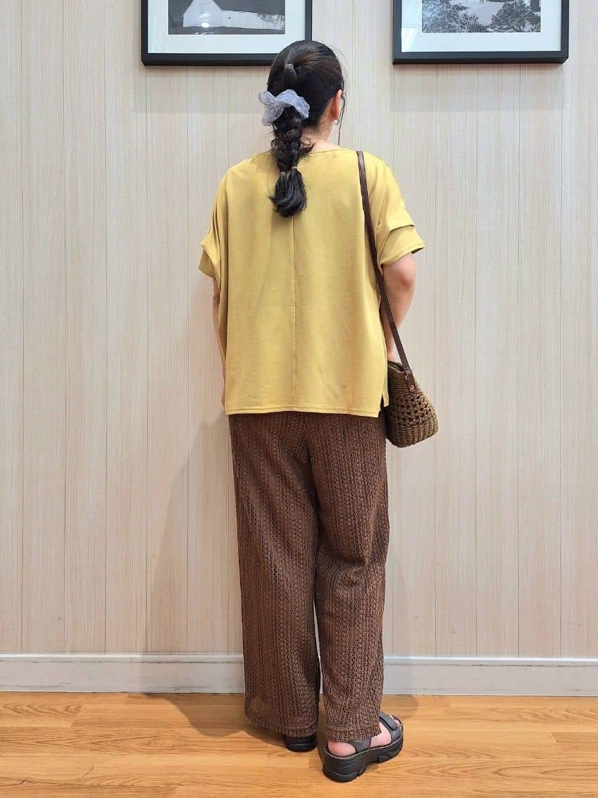 Saoさんの「SHOO･LA･RUE｜【S-LL/UV/吸水速乾】さらりと着こなす 肩タックゆるトップス」を使ったコーディネート