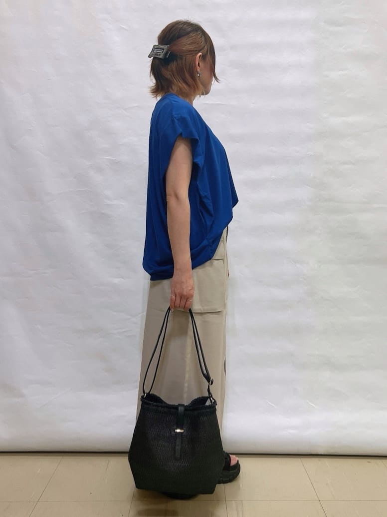 YUIさんの「SHOO･LA･RUE｜【S-LL/ひんやり/UV】二の腕をきれいにカバー ショルダータックトップス」を使ったコーディネート