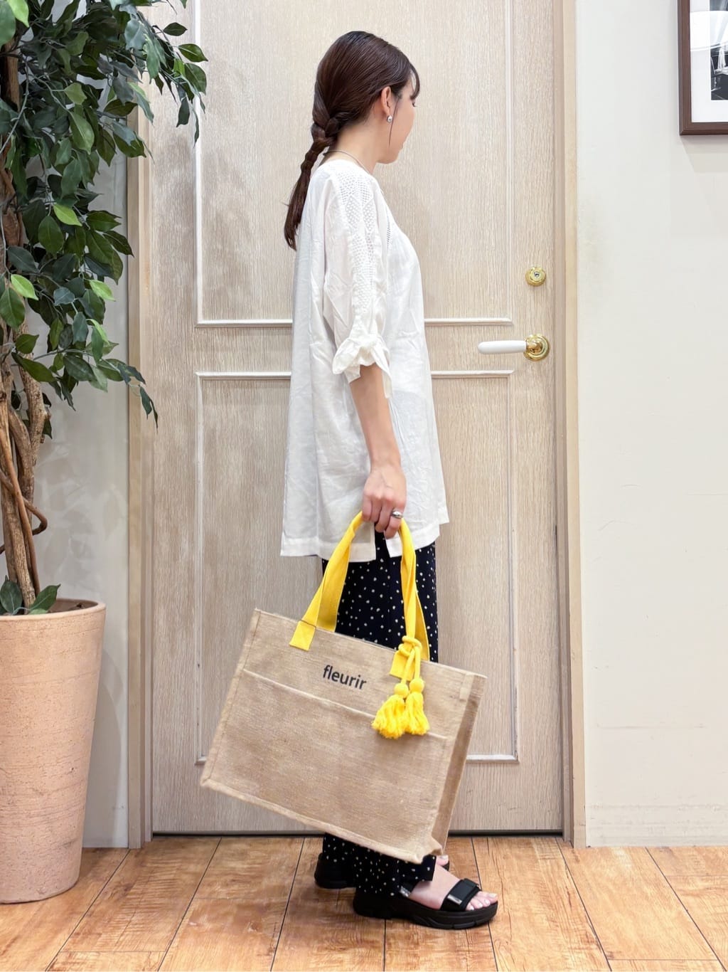なみさんの「SHOO･LA･RUE｜【S-LL】お袖デザインが華やか はしごレースチュニック」を使ったコーディネート