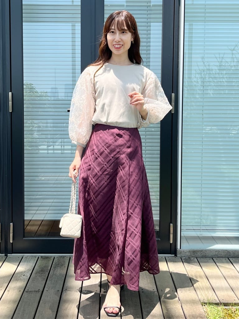 はばさんの「Couture brooch｜【接触冷感・UVカット・マシンウォッシャブル】袖レースドッキングカットソー」を使ったコーディネート