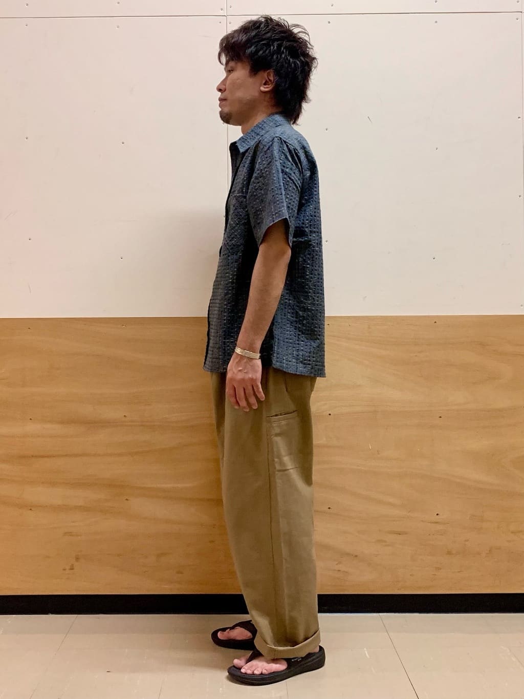 MATUさんの「THE SHOP TK｜シアサッカーチェックシャツ 【洗濯機OK】」を使ったコーディネート