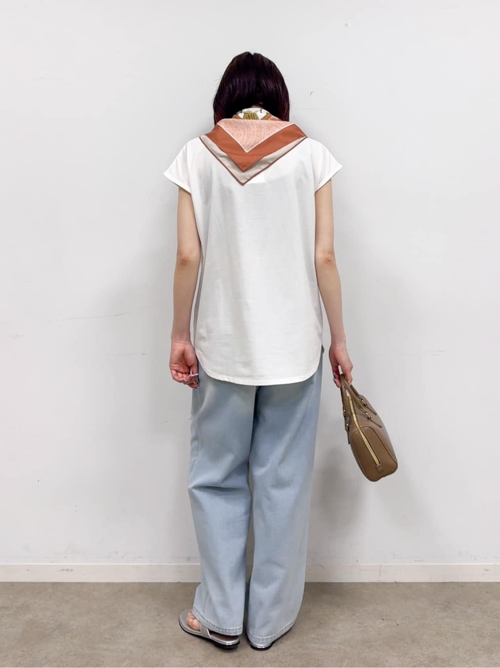 𝐜𝐡𝐢𝐤𝐚さんの「SHOO･LA･RUE｜【S-LL/汗ジミ軽減/ひんやり/UV】インせず着られる フレンチスリーブTシャツ」を使ったコーディネート