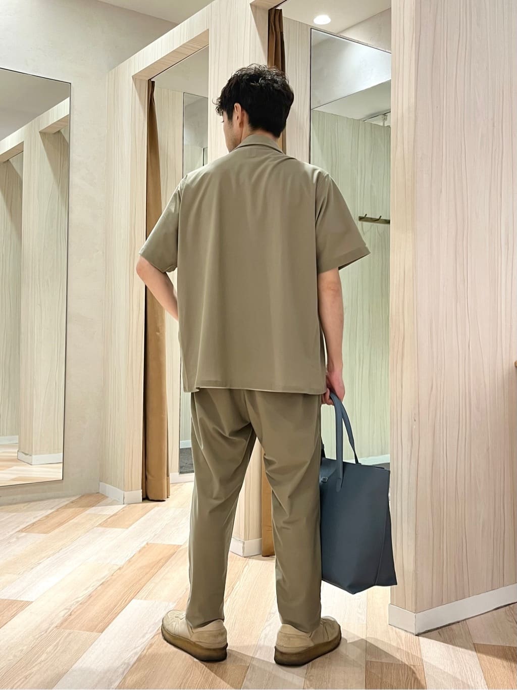 URAさんの「TAKEO KIKUCHI｜【COOL CITY WEAR】エアートール オープンカラーシャツ /接触冷感・通気性」を使ったコーディネート