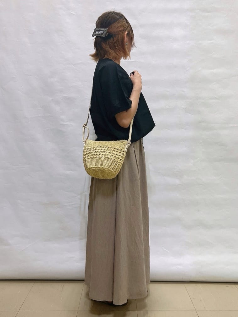 YUIさんの「SHOO･LA･RUE｜【ひんやり/洗濯後しわになりにくい】リブ切り替えドルマンブラウス」を使ったコーディネート