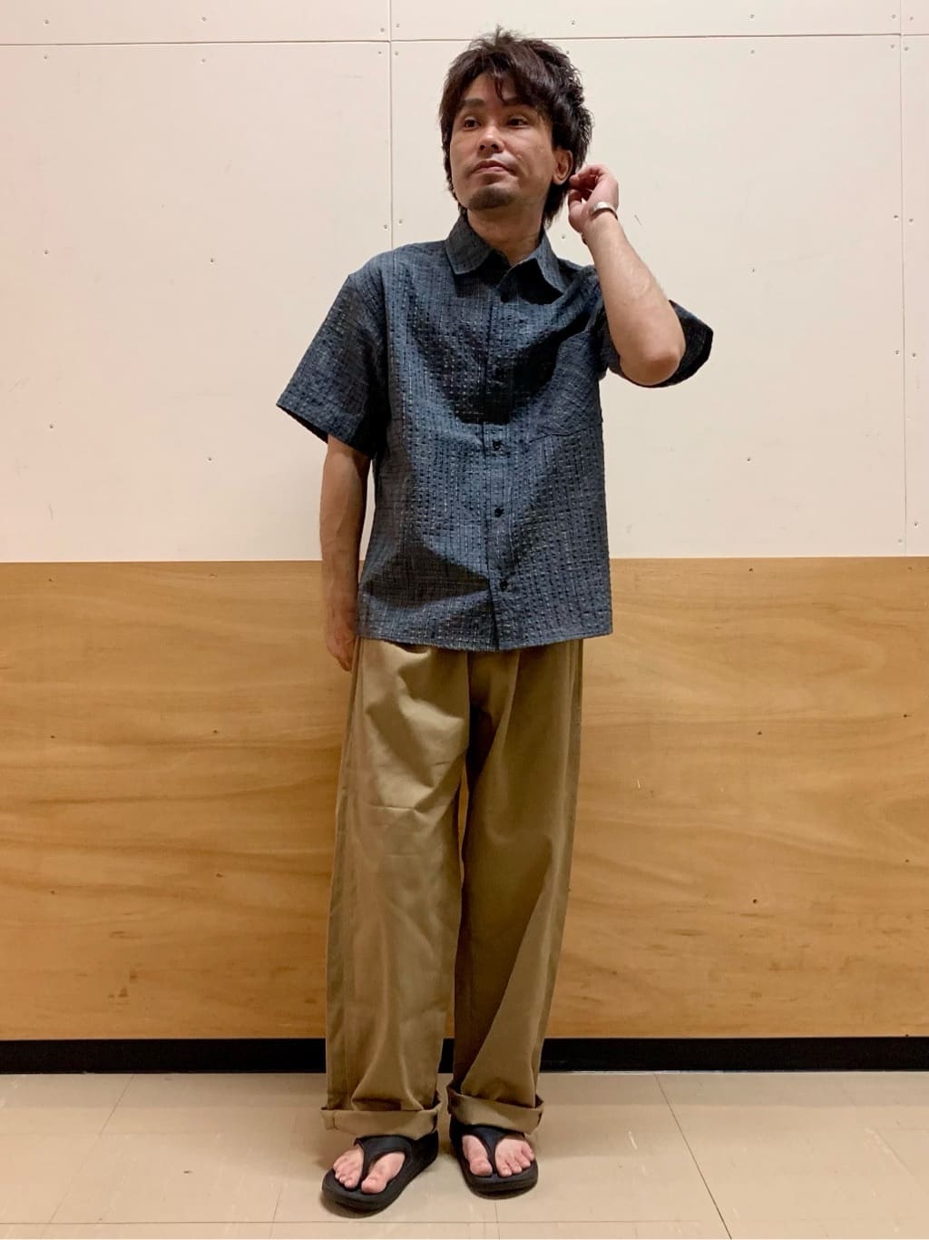 MATUさんの「THE SHOP TK｜シアサッカーチェックシャツ 【洗濯機OK】」を使ったコーディネート