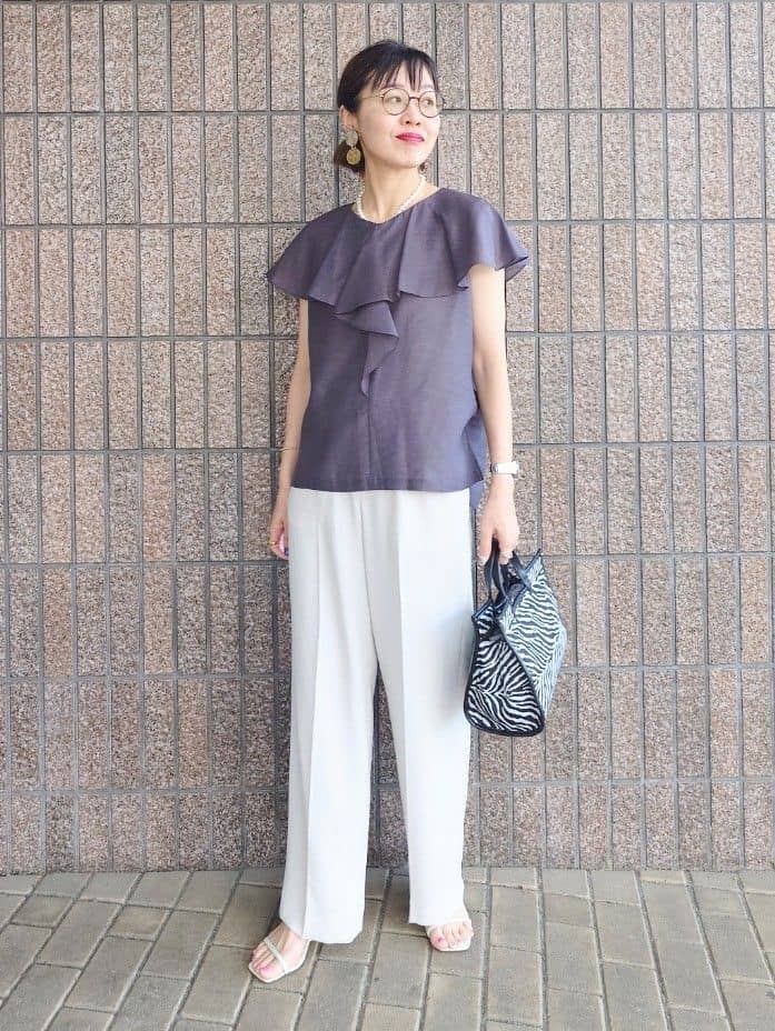 MUTSUKOさんの「UNTITLED｜【きれいめ/洗える/フリル】ラッフルシアーブラウス」を使ったコーディネート