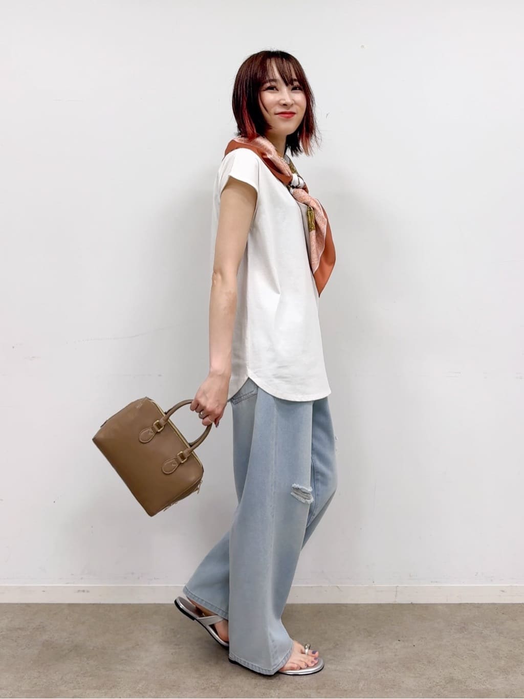 𝐜𝐡𝐢𝐤𝐚さんの「SHOO･LA･RUE｜【S-LL/汗ジミ軽減/ひんやり/UV】インせず着られる フレンチスリーブTシャツ」を使ったコーディネート