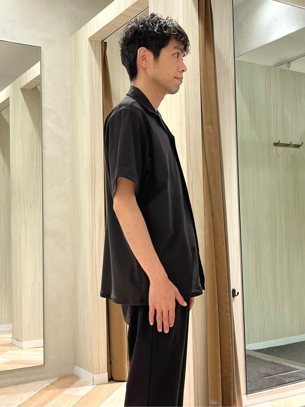 URAさんの「TAKEO KIKUCHI｜【COOL CITY WEAR】エアートール オープンカラーシャツ /接触冷感・通気性」を使ったコーディネート