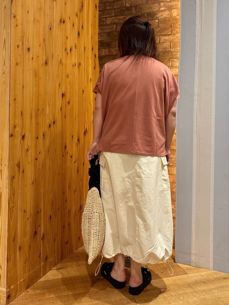 ゆかぴさんの「SHOO･LA･RUE｜【S-LL/UV/吸水速乾】さらりと着こなす 肩タックゆるトップス」を使ったコーディネート