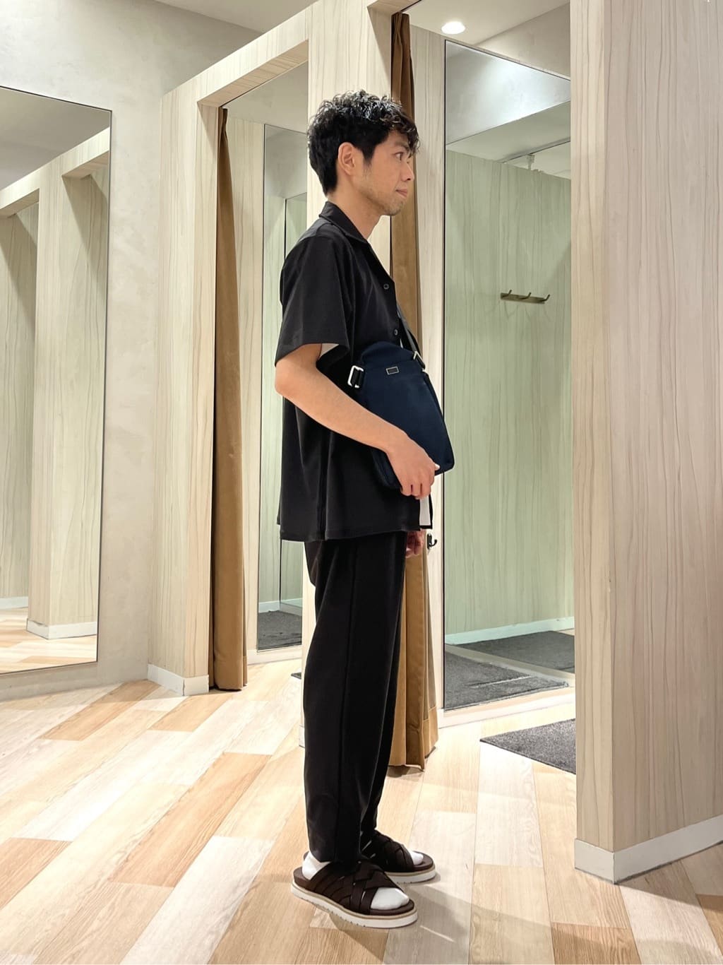 URAさんの「TAKEO KIKUCHI｜【COOL CITY WEAR】エアートール オープンカラーシャツ /接触冷感・通気性」を使ったコーディネート