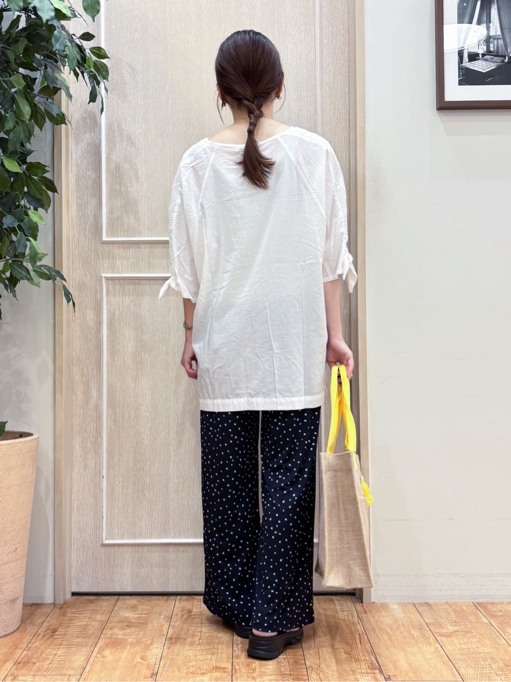 なみさんの「SHOO･LA･RUE｜【S-LL】お袖デザインが華やか はしごレースチュニック」を使ったコーディネート
