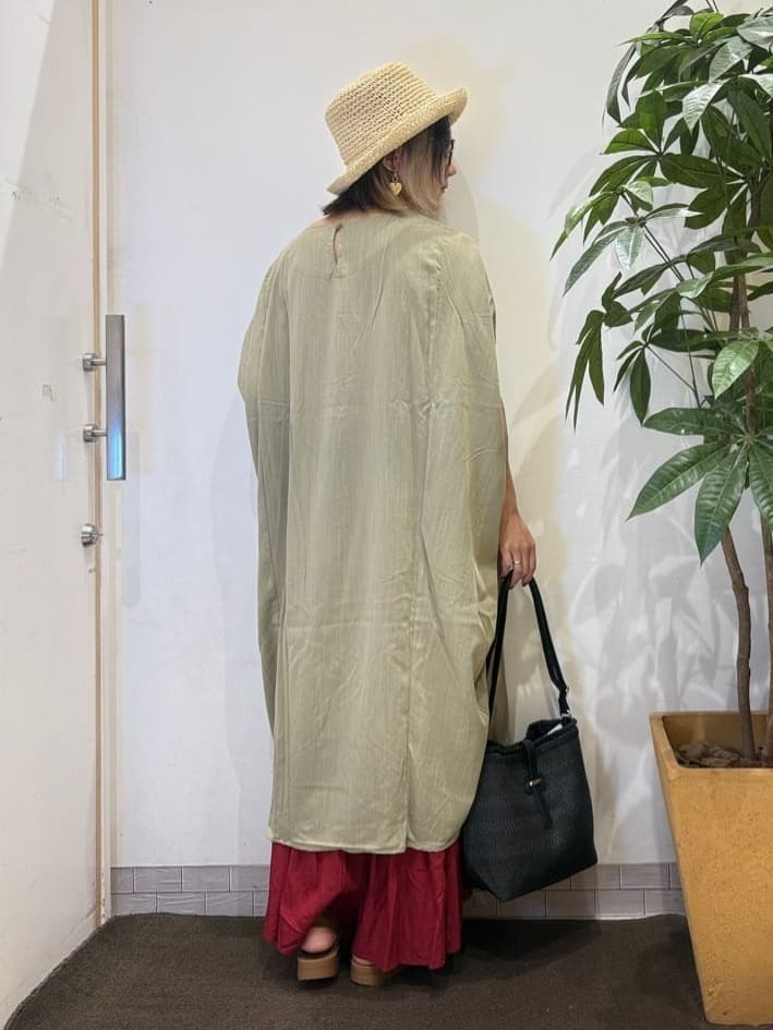 misakiさんの「SHOO･LA･RUE｜【S-LL】楽にサマ見え コクーンシルエットの涼やかワンピース」を使ったコーディネート