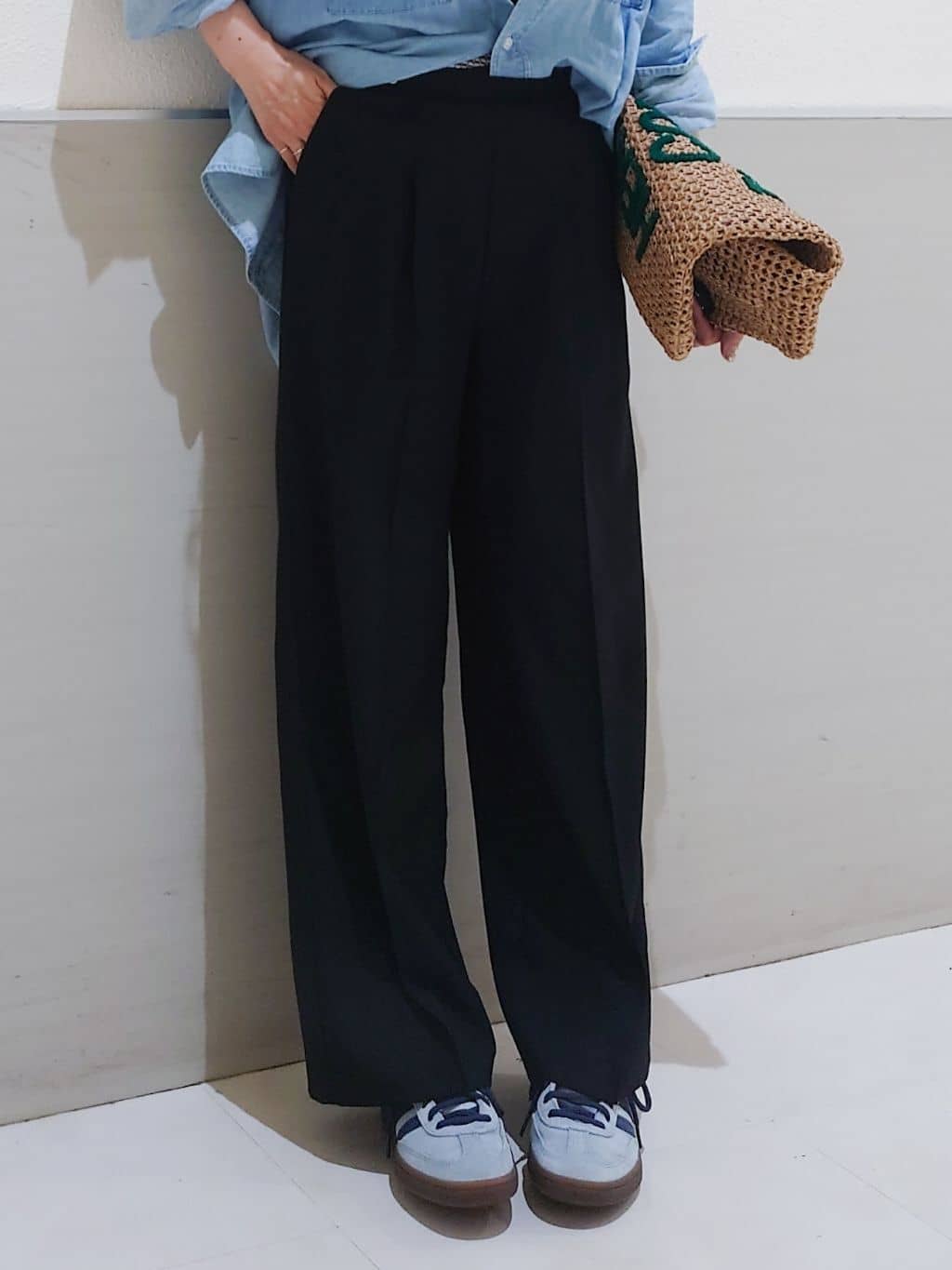 maruさんの「THE SHOP TK｜麻調ピンタックワイドパンツ【洗濯機OK】」を使ったコーディネート