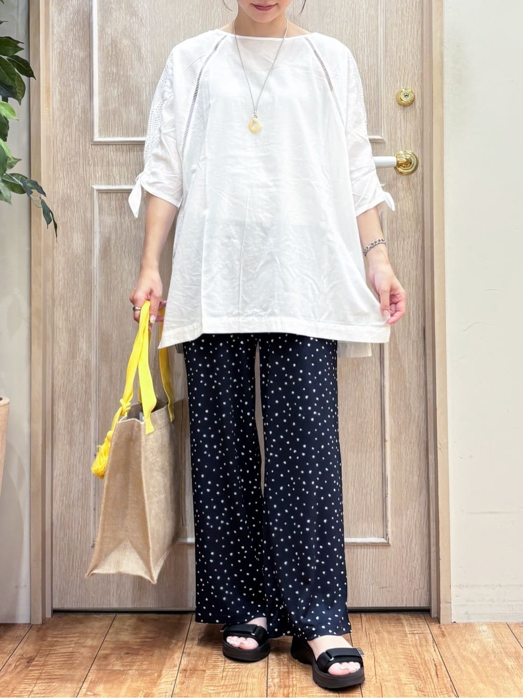 なみさんの「SHOO･LA･RUE｜【S-LL】お袖デザインが華やか はしごレースチュニック」を使ったコーディネート