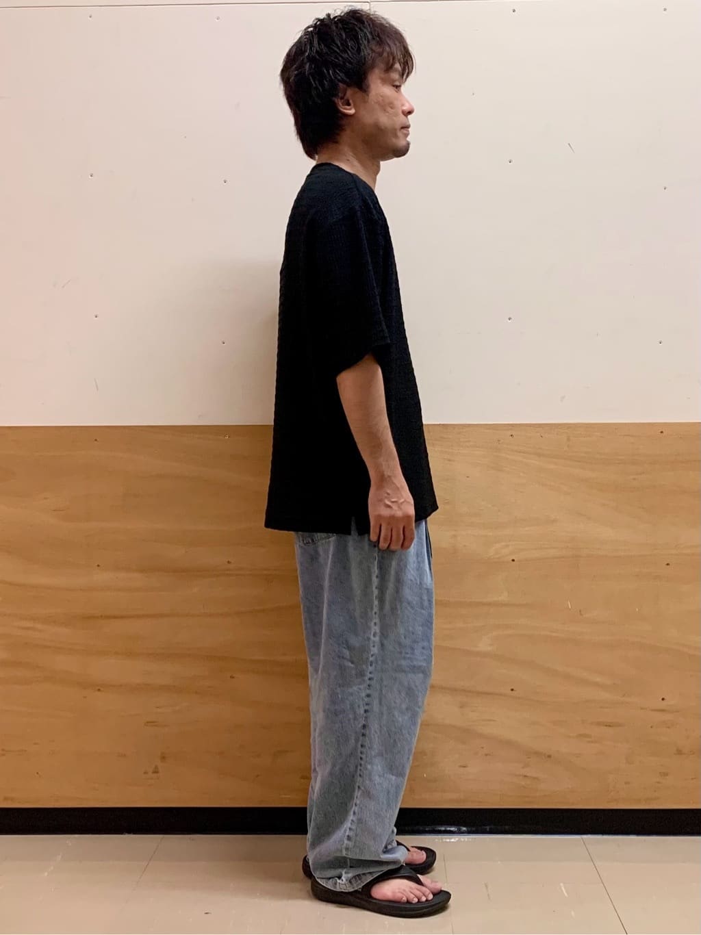 MATUさんの「THE SHOP TK｜ツータックワイドデニムパンツ」を使ったコーディネート