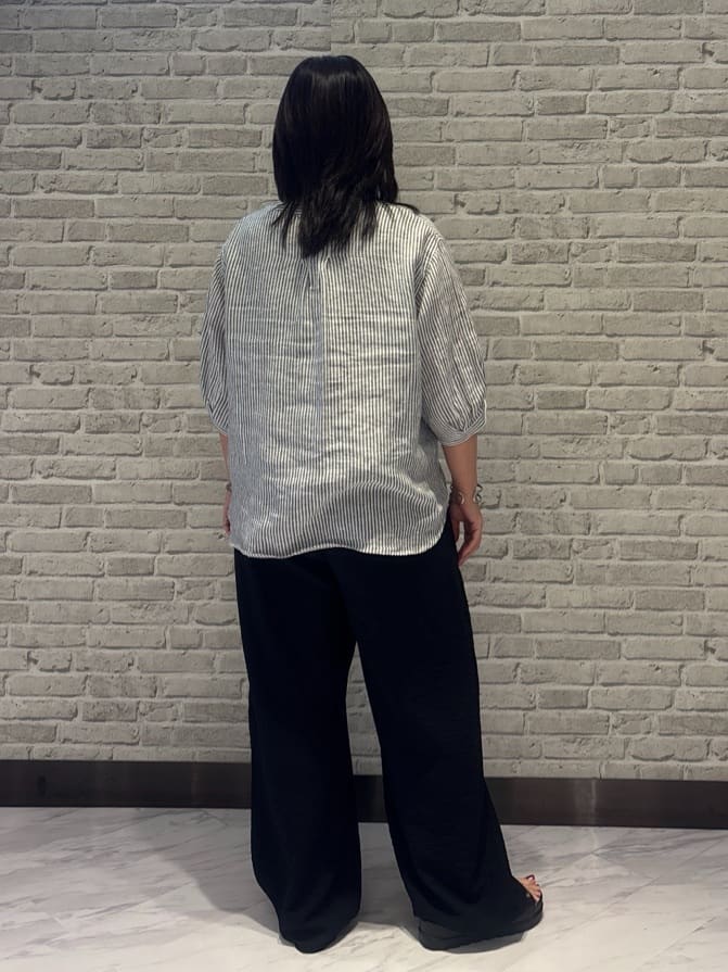 Akiさんの「INDIVI｜【洗える／UVケア／SETUP可能】ドロストワイドパンツ」を使ったコーディネート