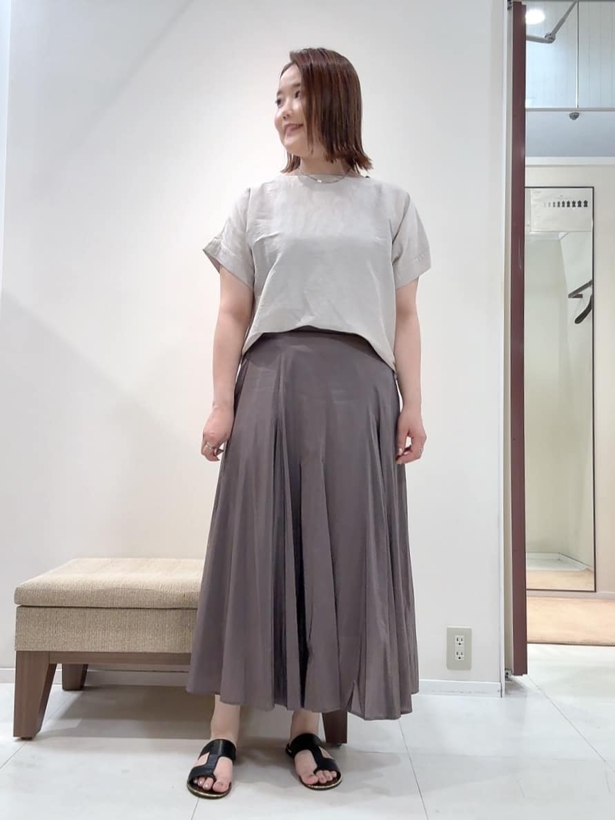 YUIさんの「UNTITLED｜【手洗い／88cm正方形】シアー素材チェーン柄スカーフ」を使ったコーディネート