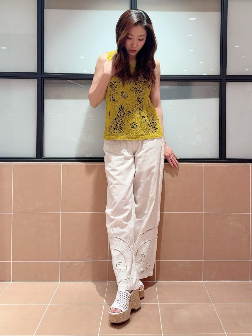kaoriさんの「ESPERANZA｜マクラメ編みウェッジミュール」を使ったコーディネート