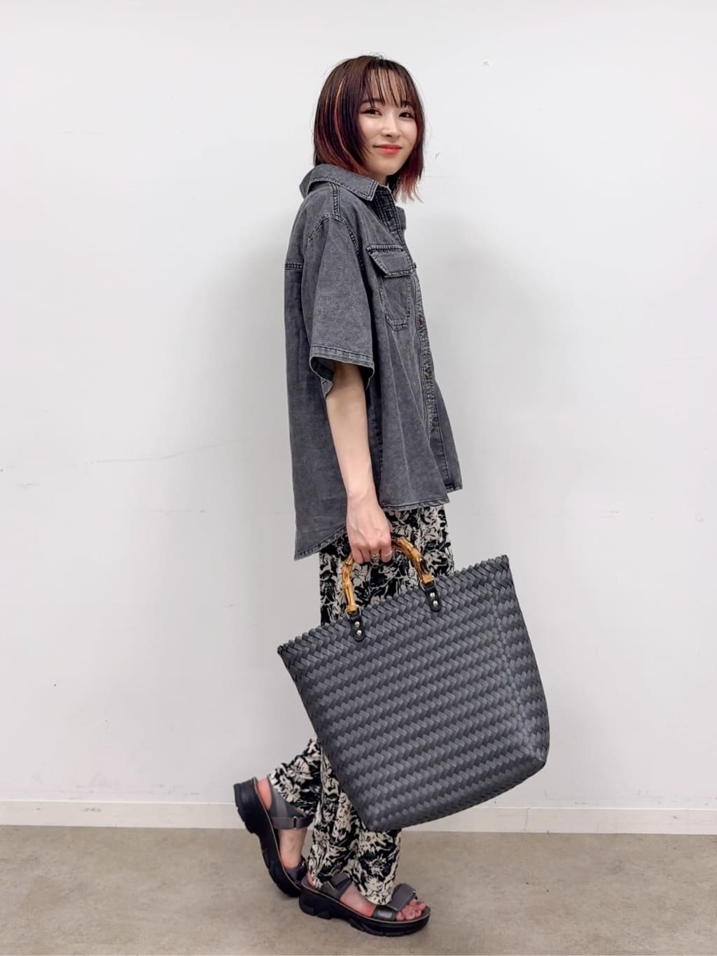 𝐜𝐡𝐢𝐤𝐚さんの「SHOO･LA･RUE｜【ひんやり/選べる2柄】大人のリラックスコーデに プリント柄パンツ」を使ったコーディネート