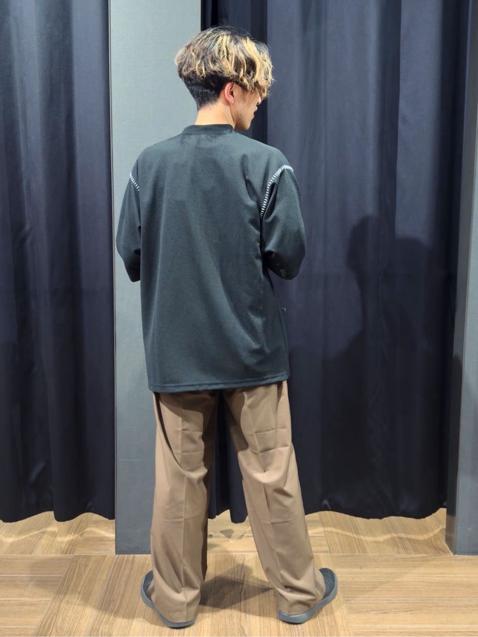 tomoyaさんの「THE SHOP TK｜ツイルステッチ半袖カーディガン【洗濯機OK/接触冷感】」を使ったコーディネート