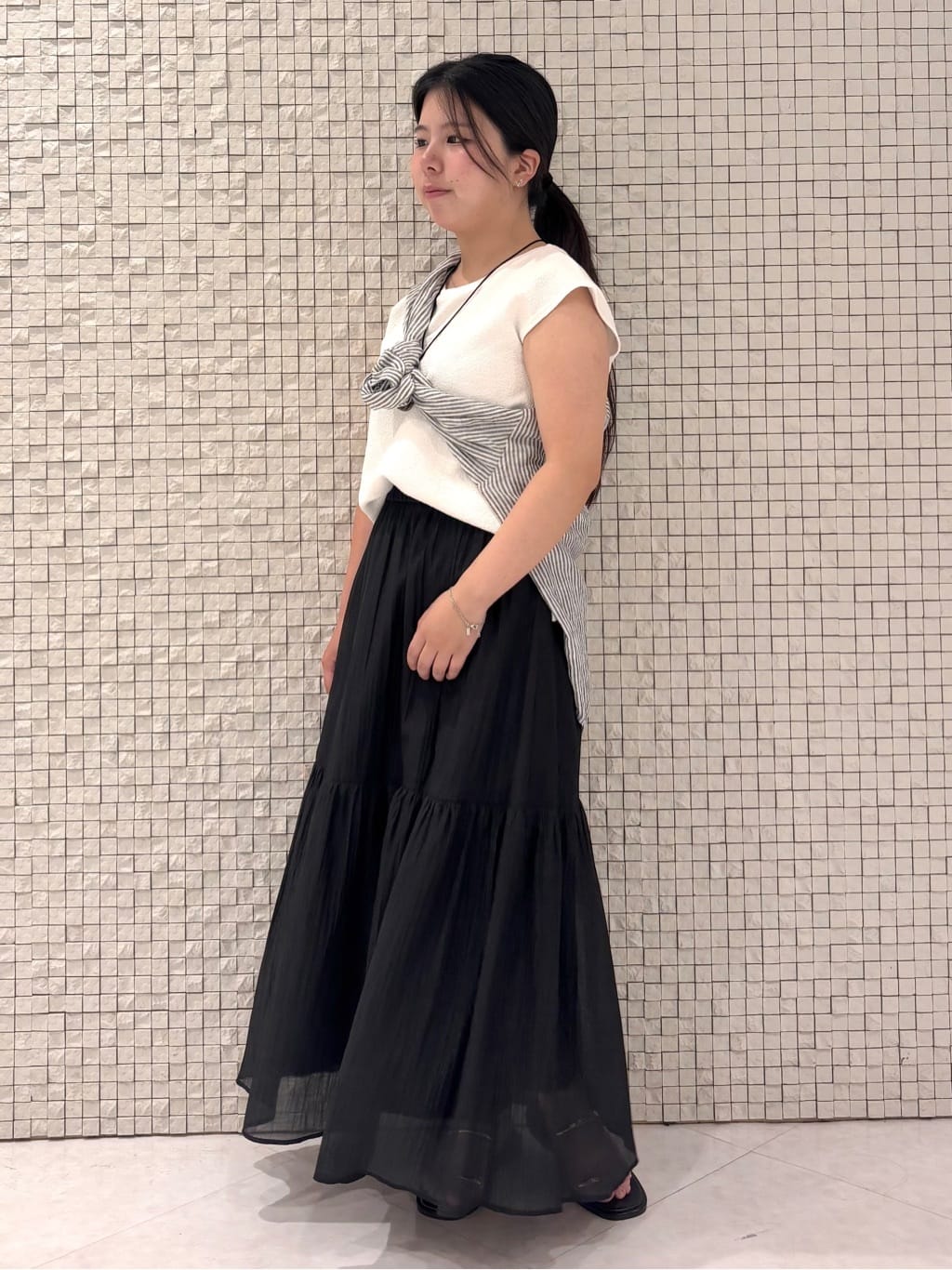 MEGUMIさんの「INDIVI｜【2点セット／着回し◎】ノースリーブ＆ティアードスカート カセット服」を使ったコーディネート