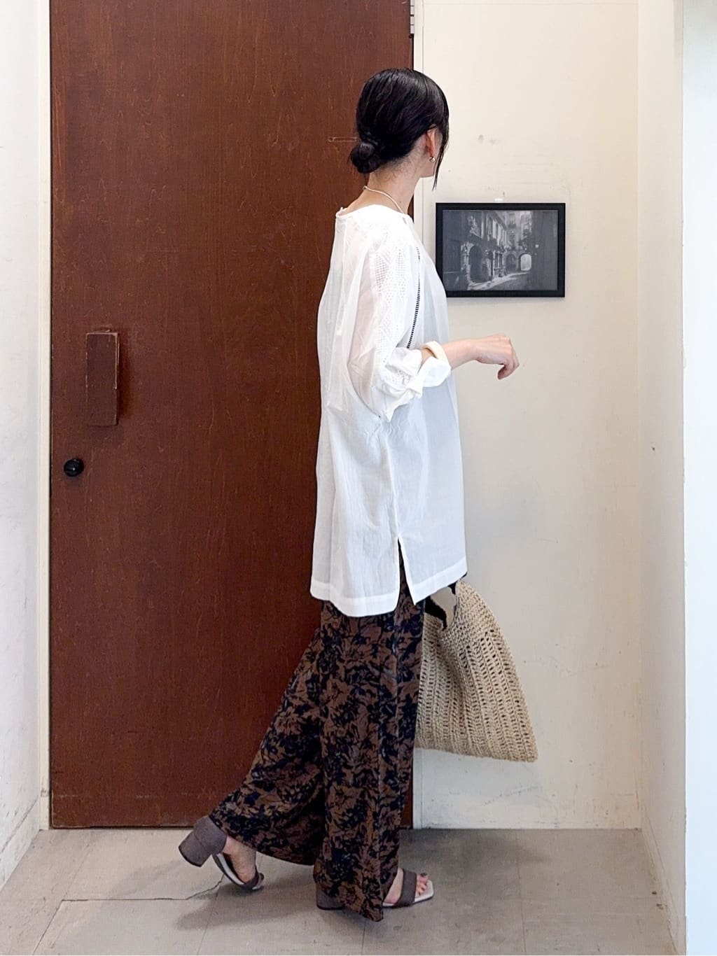 𝐇𝐢𝐫𝐨𝐦𝐢さんの「SHOO･LA･RUE｜【S-LL】お袖デザインが華やか はしごレースチュニック」を使ったコーディネート
