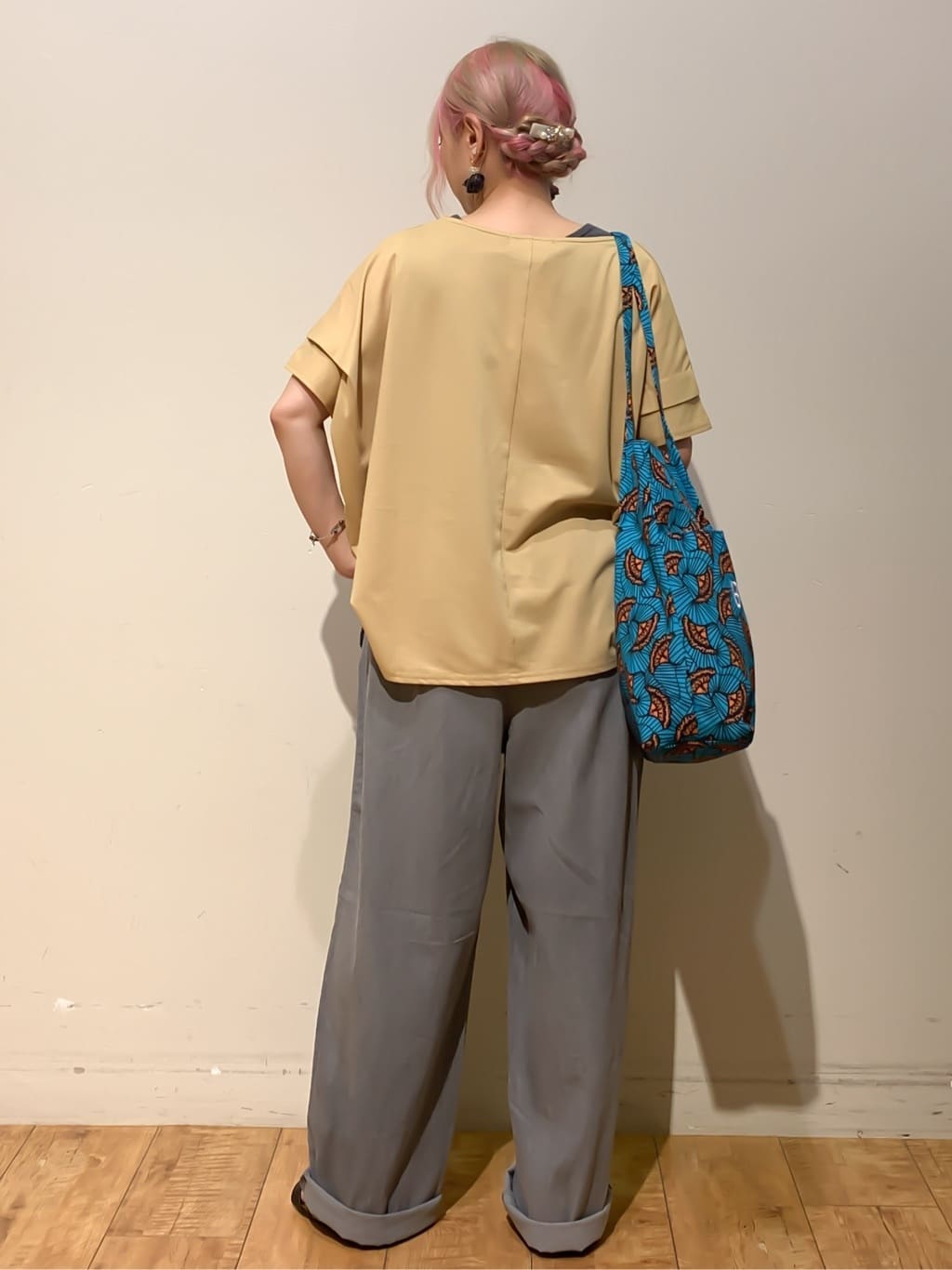 MEGさんの「SHOO･LA･RUE｜【S-LL/UV/吸水速乾】さらりと着こなす 肩タックゆるトップス」を使ったコーディネート