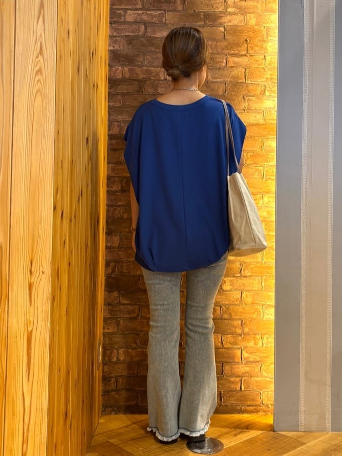 mieさんの「SHOO･LA･RUE｜【S-LL/ひんやり/UV】二の腕をきれいにカバー ショルダータックトップス」を使ったコーディネート