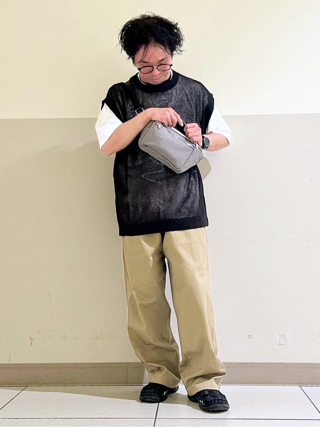 KENJI Iさんの「THE SHOP TK｜ツイルチノワイドパンツ」を使ったコーディネート