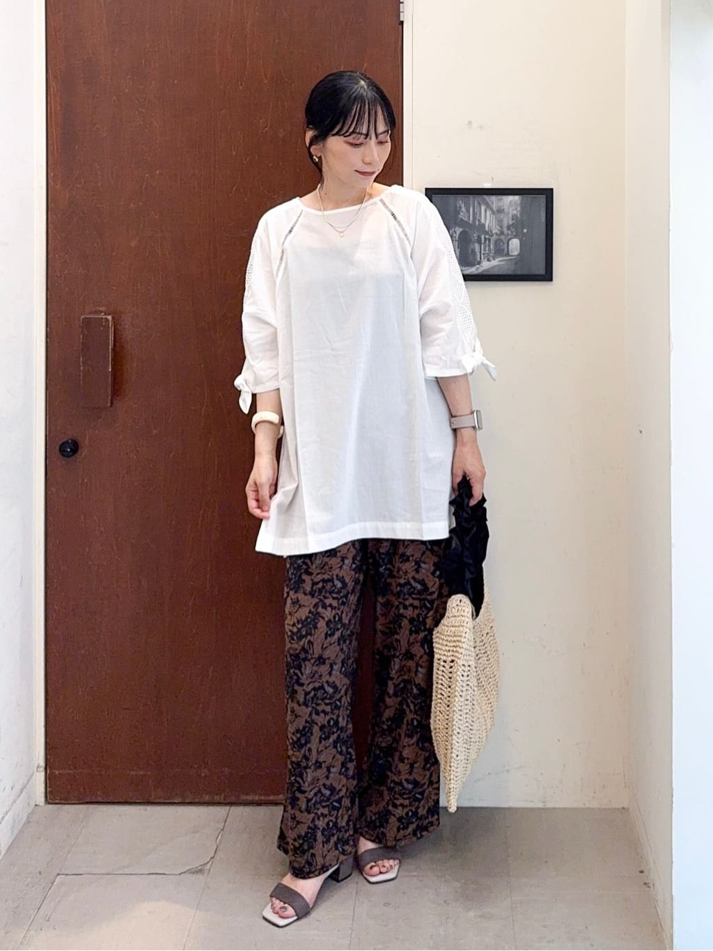 𝐇𝐢𝐫𝐨𝐦𝐢さんの「SHOO･LA･RUE｜【S-LL】お袖デザインが華やか はしごレースチュニック」を使ったコーディネート