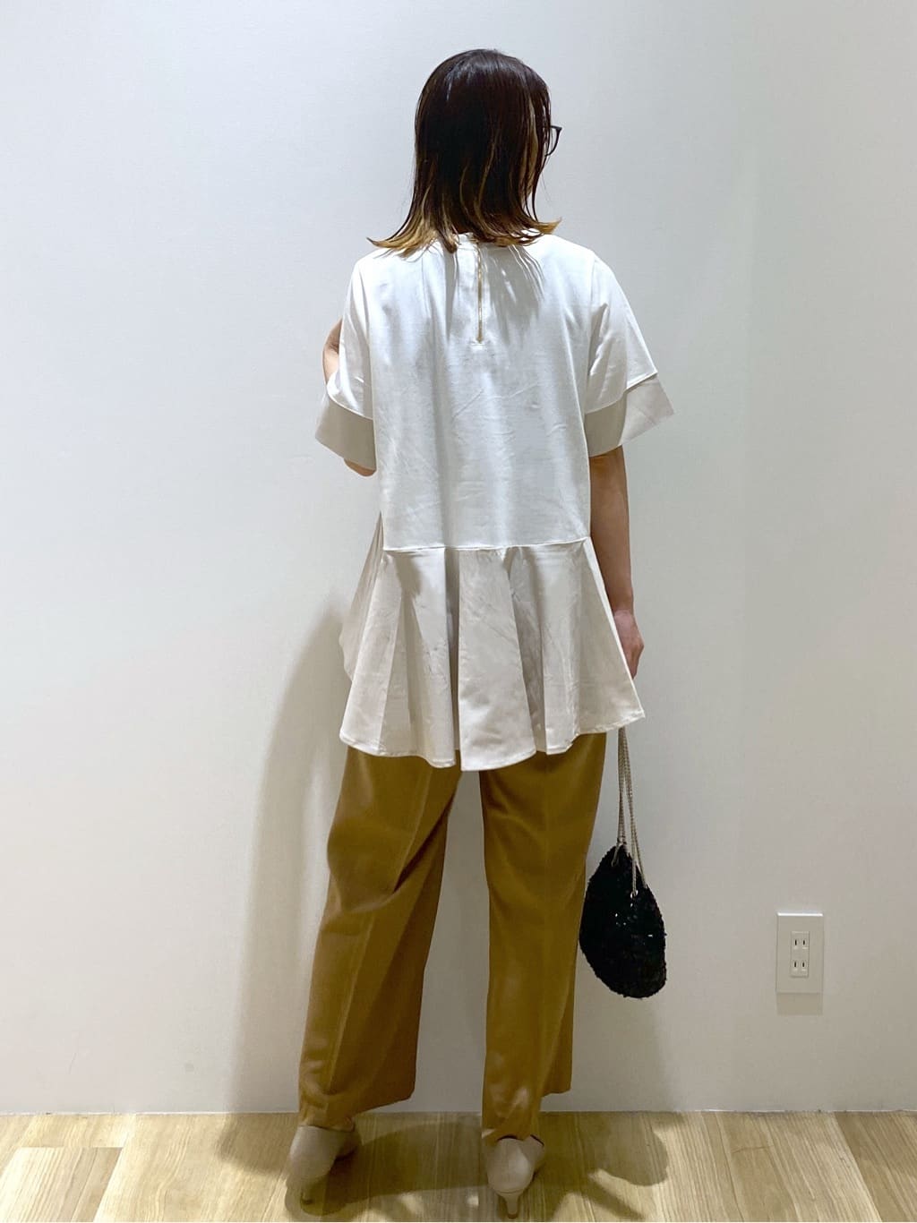 えりさんの「OPAQUE.CLIP｜配色フハクドッキングペプラムトップス【洗濯機洗い可／抗ピル】」を使ったコーディネート