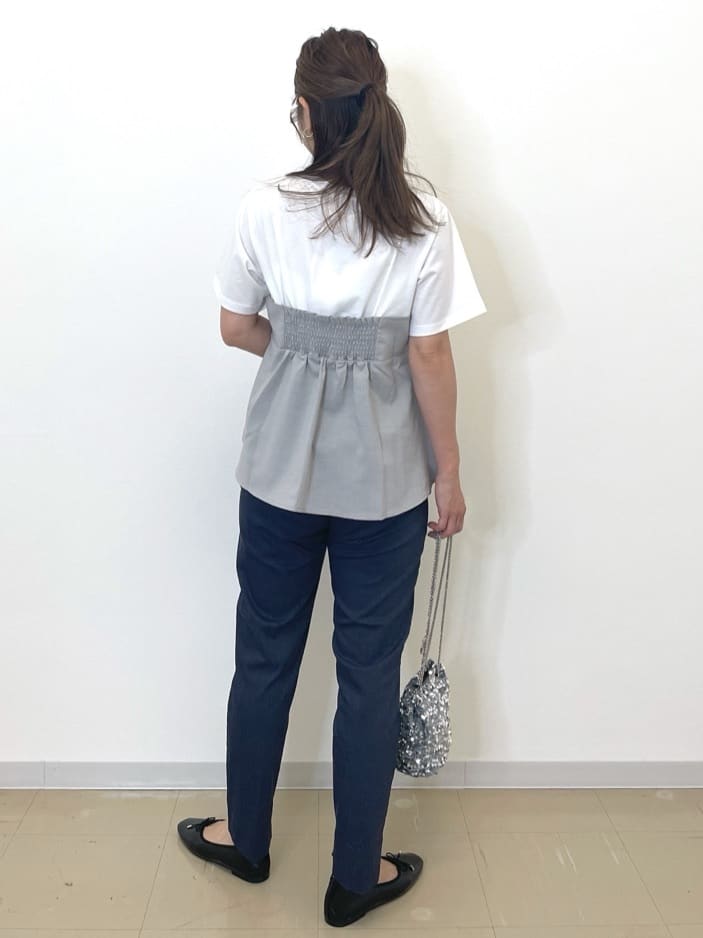 Akiさんの「OPAQUE.CLIP｜タックビスチェドッキングカットソー【洗濯機洗い可】」を使ったコーディネート