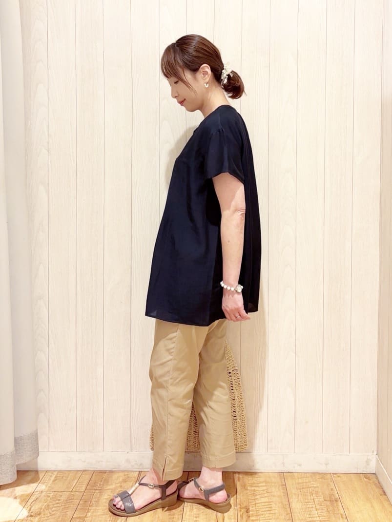 あいこさんの「SHOO･LA･RUE｜【S-LL/ひんやり】インせず決まる タックプリーツシャツ」を使ったコーディネート
