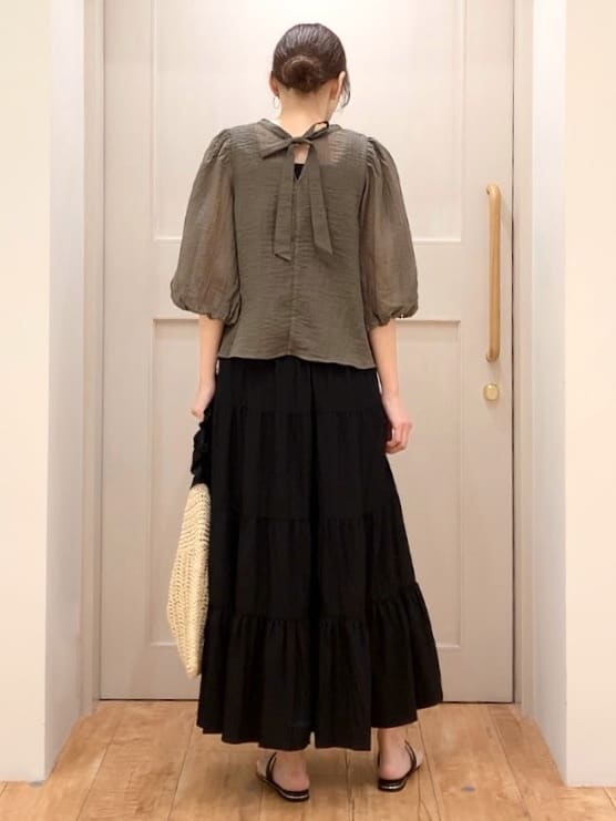 tamuさんの「SHOO･LA･RUE｜【S-LL/前後2WAY】バルーンスリーブが華やか こなれ見えシアーブラウス」を使ったコーディネート